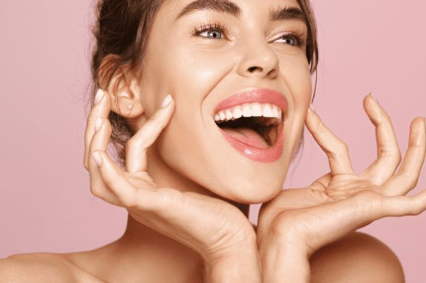 Содержание и уход за зубными имплантатами, винирами и коронками