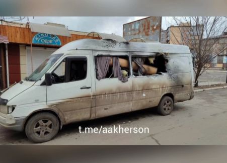 Украинские боевики атаковали волонтерскую машину в Новой Каховке — ранения получила женщина, которая проходила мимо