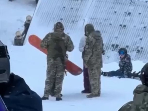 «Джингл бэллс по-украински» — к украинским мажорам на горнолыжный курорт Драгобрат в Закарпатской области наведались сотрудники ТЦК