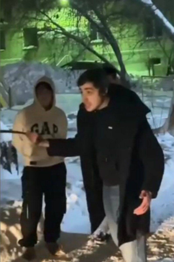 Полное видео нападения мигрантов в Челябинске на ветеранов СВО