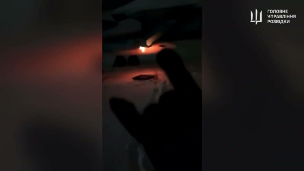 ГУР Украины распространило в украинских СМИ видео поджога СУ-34 на военном аэродроме в Челябинске.