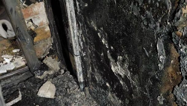 Задержаны подозреваемые в поджоге двери в квартиру ведущего радио Sputnik и программы "Изолента"