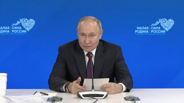 Путин указал на разницу между бойцами СВО и прыгающими без штанов