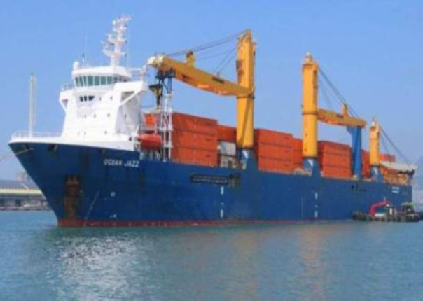 Хуситы атаковали грузовое судно ВМС США. Американцы и британцы ударили по Йемену