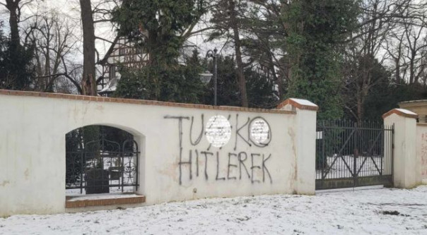 В Польше Туска обозвали «гитлерёнком»