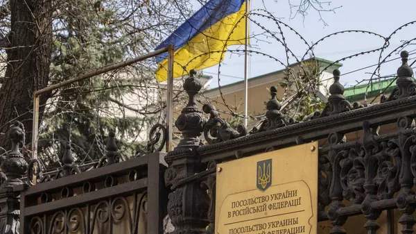 Зеркально по неонацистам. Здание украинского посольства в Москве возвращается России