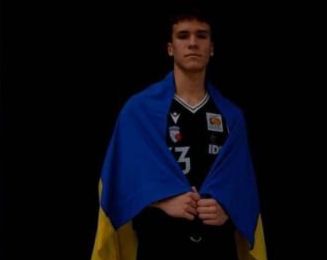 На двух украинских спортсменов напали в Германии из-за того, что они выкрикивали проукраинские лозунги — один из парней скончался от ножевого ранения