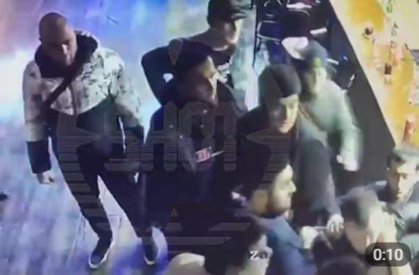 Участника СВО и его друга избила пьяная толпа, которая села за их стол в баре на Ставрополье.