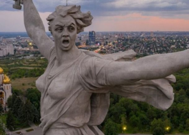 За осквернение «Родины-мать» задержана жительница Самары, а исламист-радикал требует облачить монумент в хиджаб