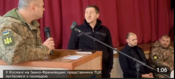 «Позор!», «какая война?», «чью агрессию мы отражаем?» – разъярённые западенцы накинулись на военкома с обвинениями