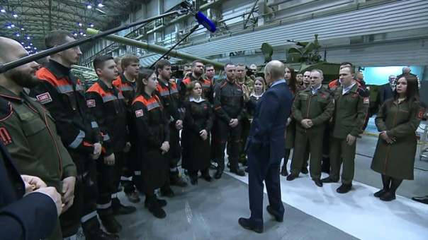 Владимир Путин прибыл в Нижний Тагил и посетил «Уралвагонзавод»