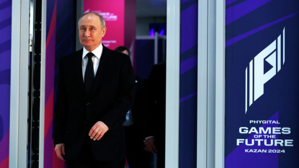 Владимир Путин дал старт первым в истории фиджитал-соревнованиям "Игры будущего" в Казани