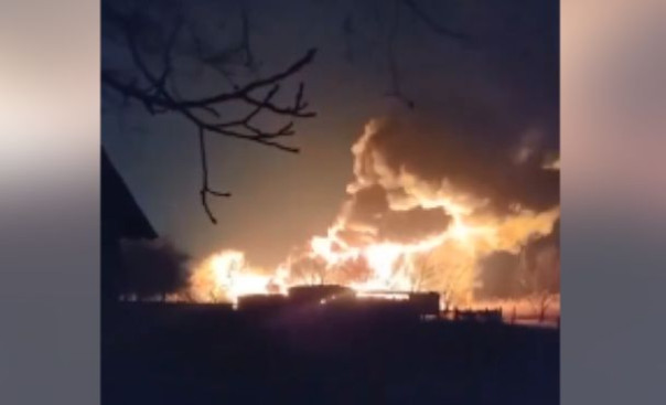 Появилось видео на котором запечатлено поражение самолёта А-50 ВКС РФ российской ракетой