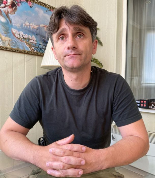 Снайперу Деки, Деяну Беричу, сожгли дом.