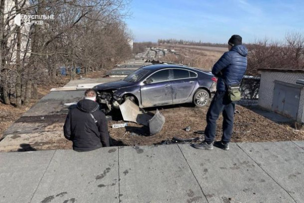 Пьяный офицер штаба 14 омбр закончил отпуск на гаражах Харькова
