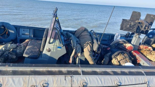 ВС РФ отразили попытку высадки десанта ВСУ на Тендровской косе. Противник потерял 20 убитыми, 1 пленным и 4 лодки. (18+)