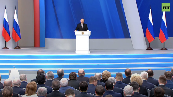 Путин чувствует себя увереннее, чем год назад — мировые СМИ о послании президента России Федеральному собранию