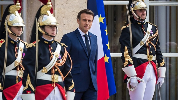 Турки о заявлении Макрона: «Франция – единственный петух, кукарекающий в своей помойке»