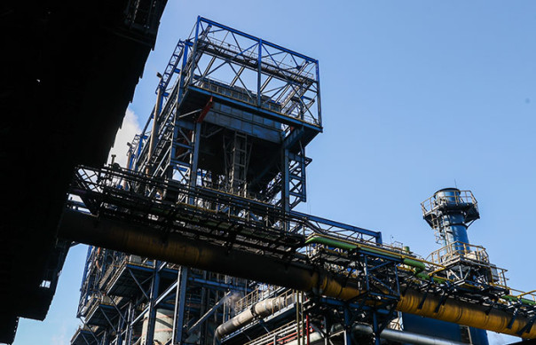 Работу на заводе "Северсталь" в Вологодской области в четверг утром нарушило падение БПЛА