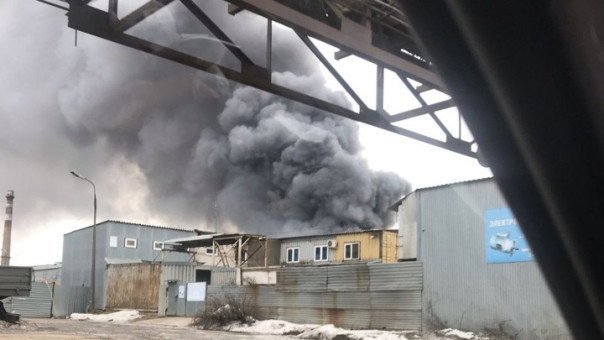 Сильный пожар вспыхнул на складе под Петербургом / Над Тосненским районом Ленобласти сбит БПЛА