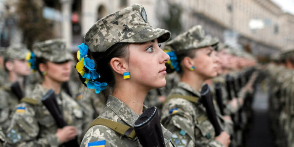 Военнообязанных украинок обязали обновить учётные данные в ТЦК