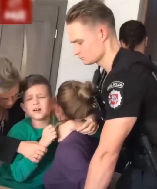 Обыкновенный фашизм: как в Прибалтике отбирают детей