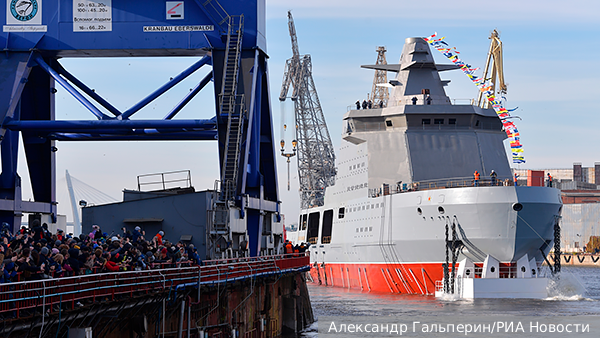Первый в мире боевой ледокол «Иван Папанин» принял экипаж