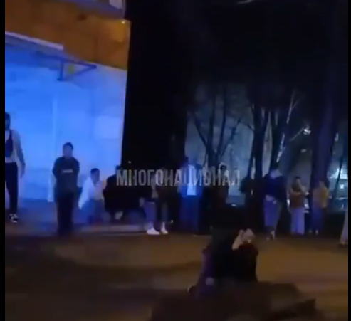 В Екатеринбурге произошла массовая драка.  Дрались таджики и азербайджанцы, в бою погиб мигрант из Азербайджана