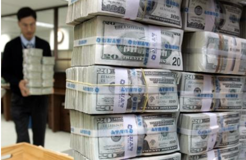 Bloomberg: конфискация активов России может привести к массовой дедолларизации