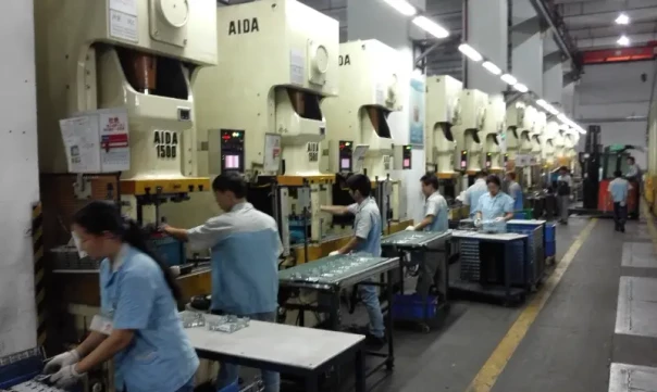 «Экономический монстр» выигрывает: Запад второй раз наступает на грабли, вводя санкции против Китая