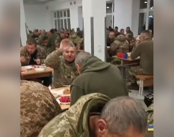 Там не из кого выбирать: привозят сельских алкоголиков и калек, все 50+...