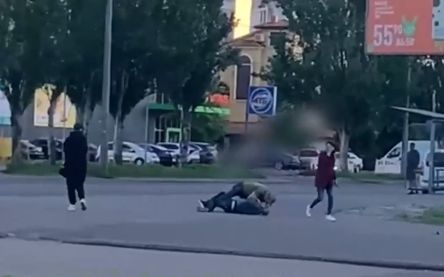 В Одессе иностранный наемник подрался с местным жителем посреди улицы из-за сделанного им замечания