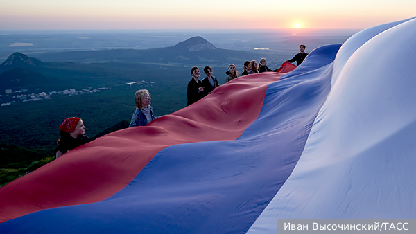 Если расколоть общество, придет третья сила – и заберет себе всё