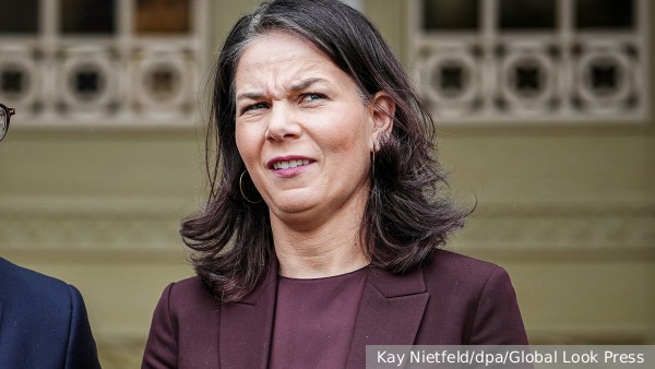 Захарова выразила беспокойство «за состояние Бербок»