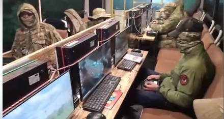 Каналы рейха разгоняют это видео, пишут, что на кадрах - замаскированный под гражданский автобус пункт управления БПЛА Армии России