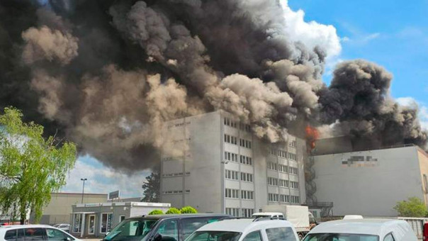 Пожар на заводе Diehl в Берлине не смогли потушить за три дня