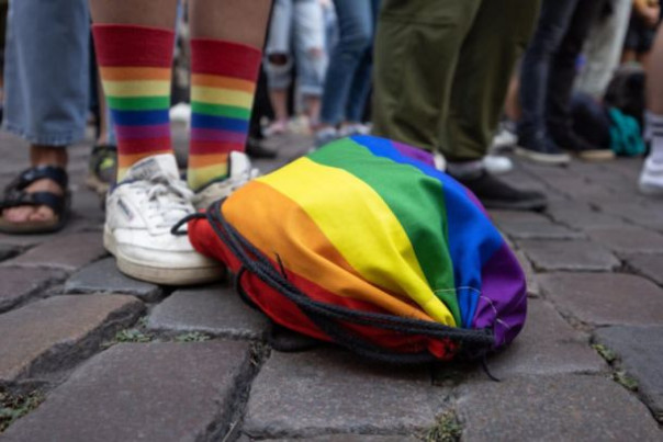 В Киеве призвали вывезти из Мариуполя детей, которых прежде Украина готовила к смене пола