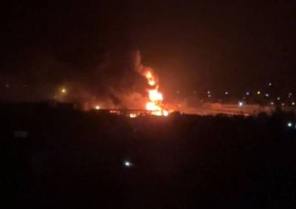 В Луганске прозвучало несколько взрывов, на месте начался пожар. Также стрельба и взрывы прозвучали у Таганрога