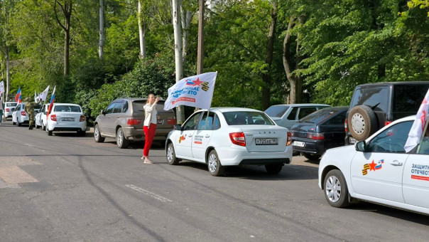 Автопробег в Донецке и Луганске в честь Дня Победы