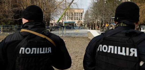 В Запорожье неизвестный бросил два коктейля Молотова в здание ТЦК