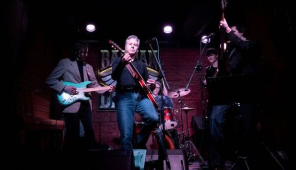 «Готовится к новой работе». Скотт Риттер высмеял выступление звезды рок-н-ролла Блинкена в Киеве