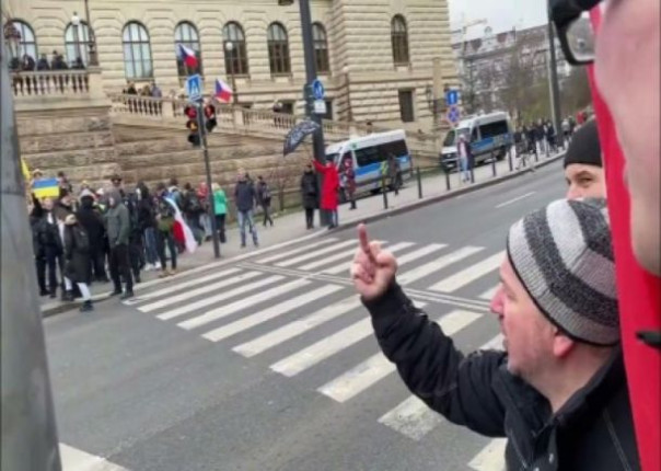 Купим билет и отвезём на родину. Чехия предлагает спецпроект по выдворению украинцев