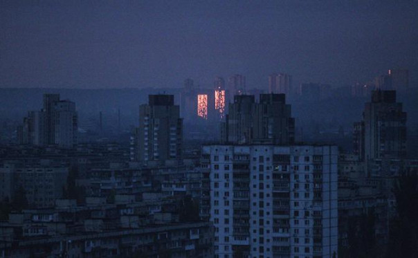 Украина в отключке: Незалежная гордо возвращается в каменный век