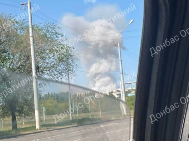 Укрофашисты нанёсли удар по Луганску, над городом большой столб дыма