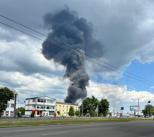 Говорят в Харькове камыш пылает... неба синего не видно