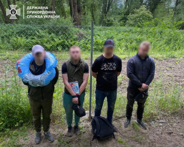 Тису продолжают форсировать мужчины, не желающие умирать за Зеленского