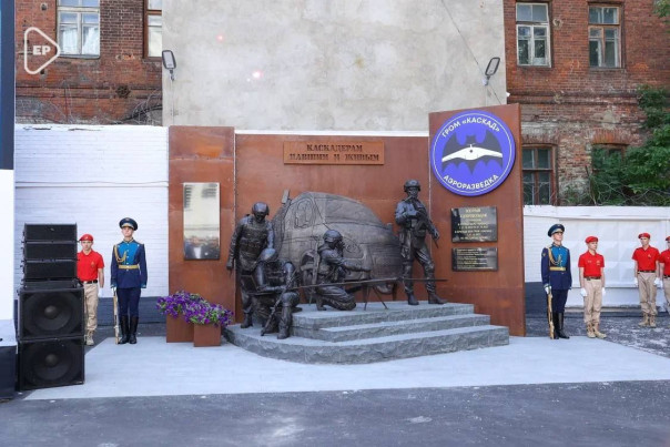 Гром славы памяти «каскадеров» — в Москве торжественно открыли мемориал погибшим в зоне СВО бойцам бригады ГРОМ «Каскад»