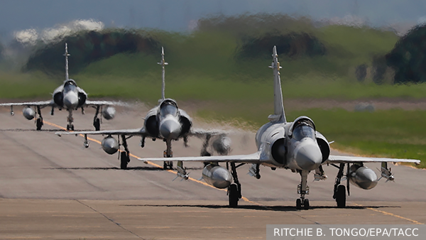 Макрон отдает Украине подержанные истребители