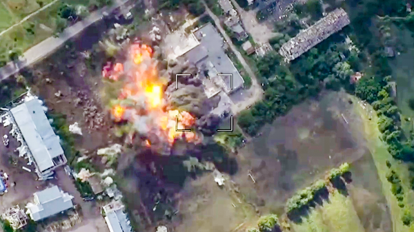 Появилось видео второго применения Россией планирующей авиабомбы ФАБ-3000