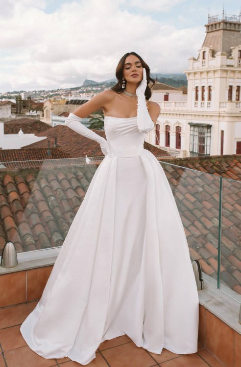 Магия трансформации: Как свадебные платья-трансформеры меняют образ невесты